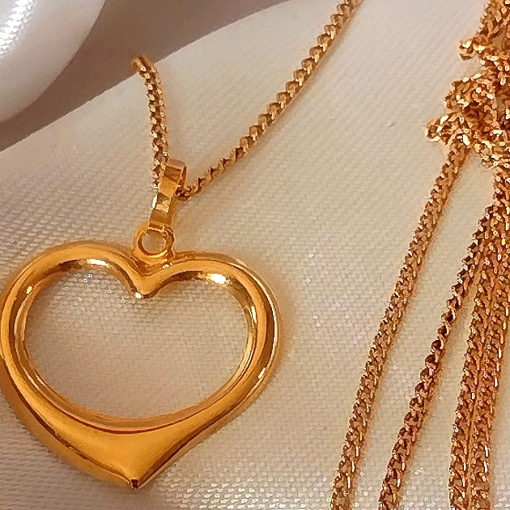 18KT Gold ๐ช Heart .5" .25gms Mother Daughter (2) Available Sold Separately - Picture 5 of 5